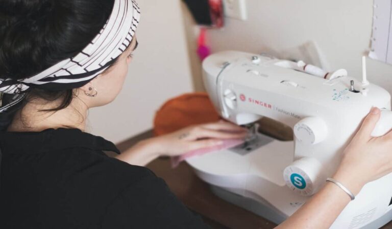 Top 3 Best Portable Sewing Machine For Home Use India Beginner Buying Guide